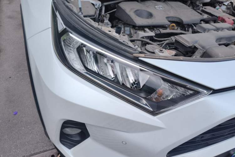 Used Toyota RAV4 2022 2.0L CVT Two-Wheel Drive Fashion Plus Edition Right Front Headlight