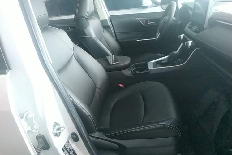 Used Toyota RAV4 2022 2.0L CVT Two-Wheel Drive Fashion Edition Right Front Seat