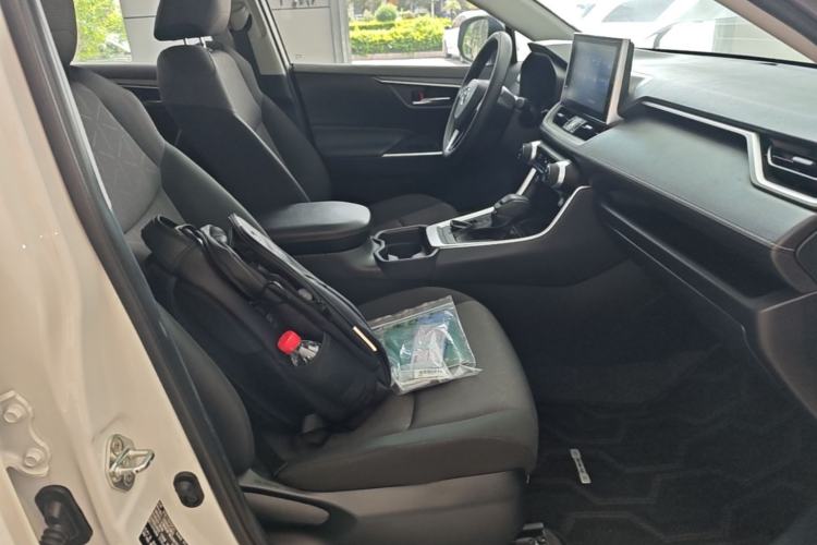 Used Toyota RAV4 2022 2.0L CVT Two-Wheel Drive Fashion Edition Right Front Seat