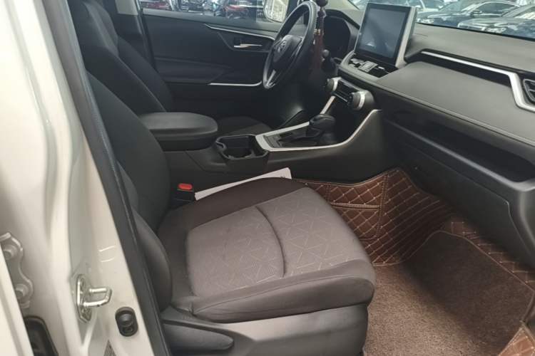 Used Toyota RAV4 2022 Dual-Engine 2.5L E-CVT Two-Wheel Drive Elite Edition Right Front Seat