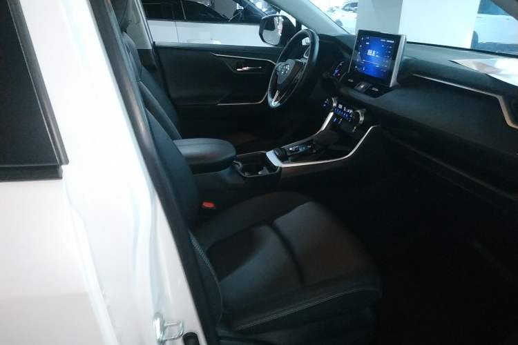 Used Toyota RAV4 2022 Dual-Engine 2.5L E-CVT Four-Wheel Drive Elite Plus Edition Right Front Seat