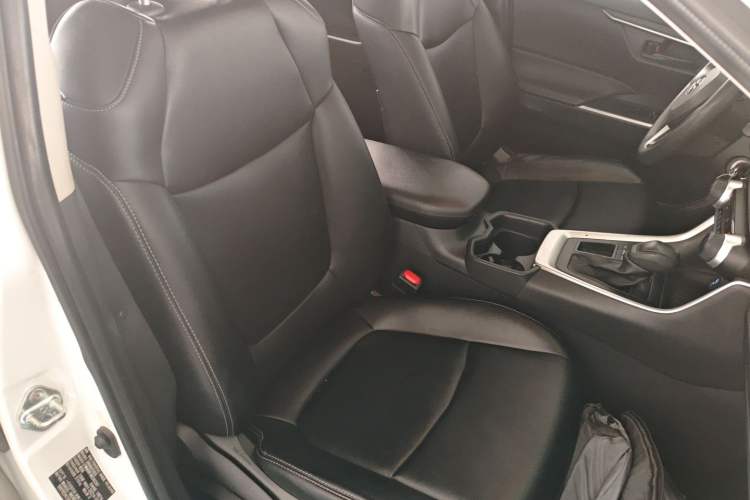 Used Toyota RAV4 2022 2.0L CVT Two-Wheel Drive Urban Edition Right Front Seat