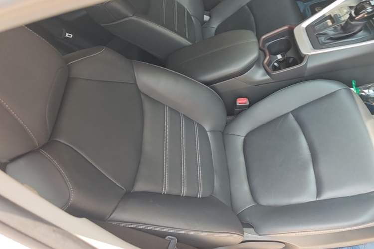 Used Toyota RAV4 2022 2.0L CVT Two-Wheel Drive Fashion Plus Edition Right Front Seat