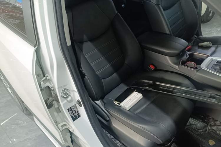 Used Toyota RAV4 2022 2.0L CVT Two-Wheel Drive Fashion Plus Edition Right Front Seat
