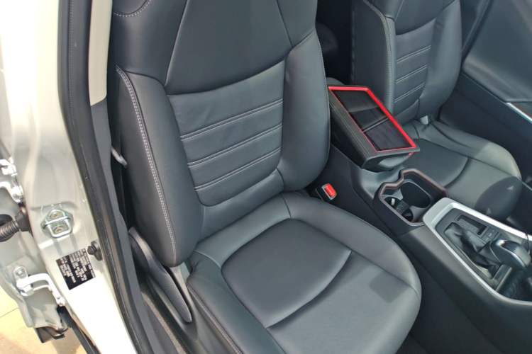 Used Toyota RAV4 2022 2.0L CVT Two-Wheel Drive Fashion Plus Edition Right Front Seat