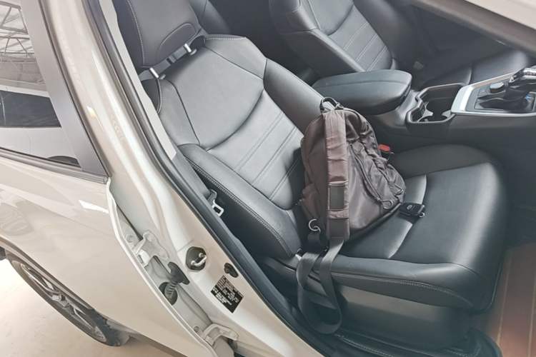 Used Toyota RAV4 2022 Dual-Engine 2.5L E-CVT Four-Wheel Drive Flagship Edition Right Front Seat