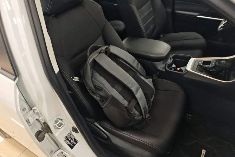 Used Toyota RAV4 2022 Dual-Engine 2.5L E-CVT Two-Wheel Drive Elite Edition Right Front Seat