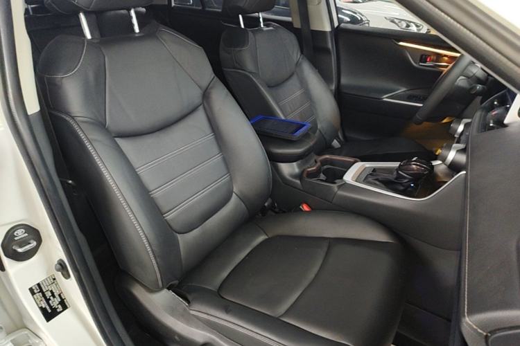 Used Toyota RAV4 2022 2.0L CVT Two-Wheel Drive Fashion Plus Edition Right Front Seat
