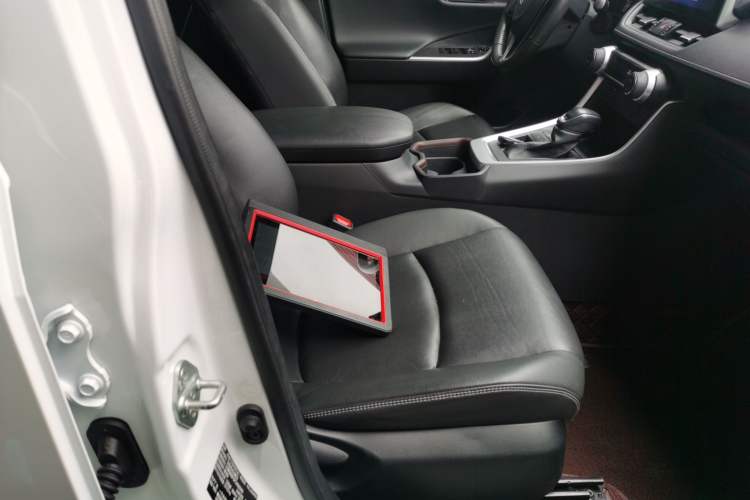 Used Toyota RAV4 2022 2.0L CVT Two-Wheel Drive Fashion Plus Edition Right Front Seat