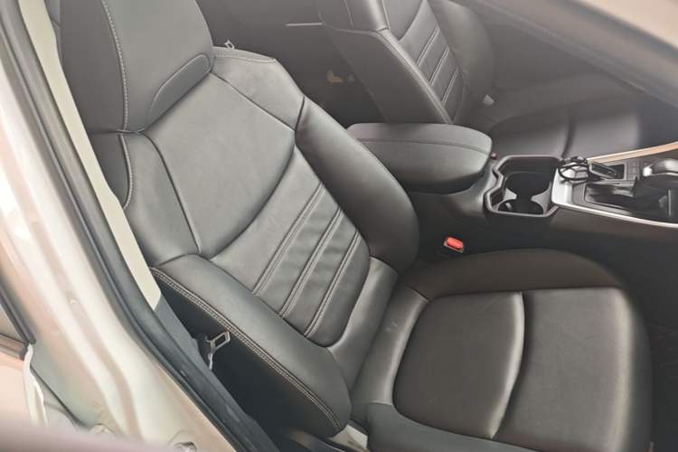 Used Toyota RAV4 2022 2.0L CVT Two-Wheel Drive Fashion Plus Edition Right Front Seat