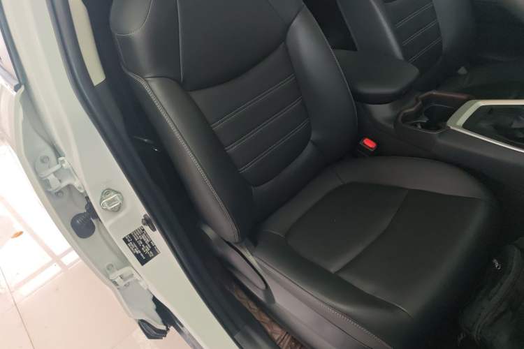 Used Toyota RAV4 2022 2.0L CVT Two-Wheel Drive Fashion Plus Edition Right Front Seat