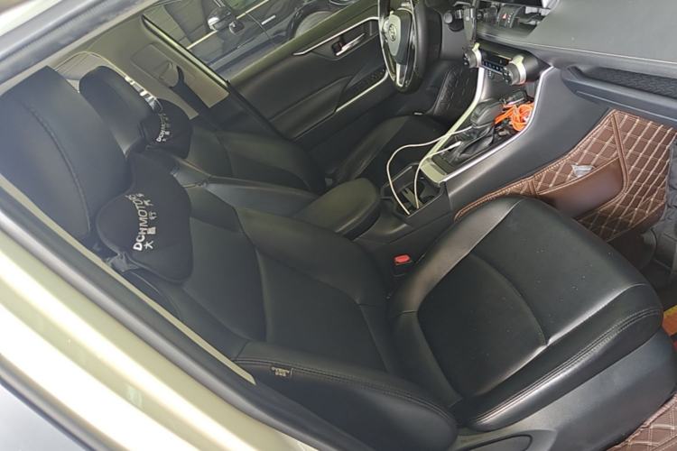 Used Toyota RAV4 2022 Dual-Engine 2.5L E-CVT Two-Wheel Drive Elite Edition Right Front Seat