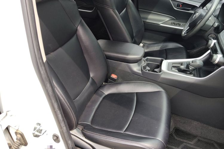 Used Toyota RAV4 2022 2.0L CVT Two-Wheel Drive Urban Edition Right Front Seat