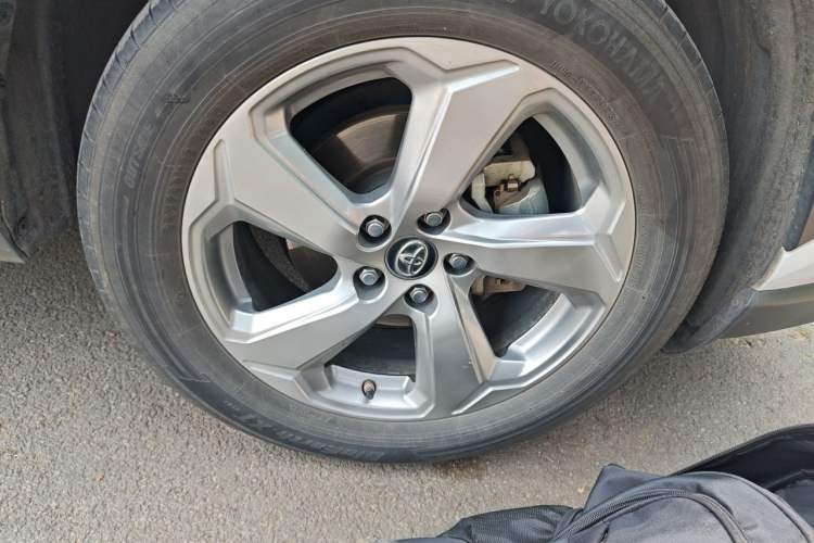 Used Toyota RAV4 2022 2.0L CVT Two-Wheel Drive Fashion Edition Right Front Wheel Hub