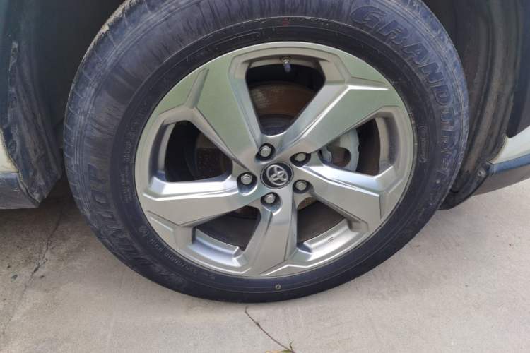 Used Toyota RAV4 2022 2.0L CVT Two-Wheel Drive Fashion Edition Right Front Wheel Hub