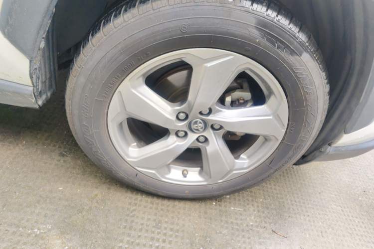 Used Toyota RAV4 2022 2.0L CVT Two-Wheel Drive Fashion Edition Right Front Wheel Hub
