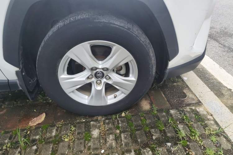 Used Toyota RAV4 2022 2.0L CVT Two-Wheel Drive Urban Edition Right Front Wheel Hub
