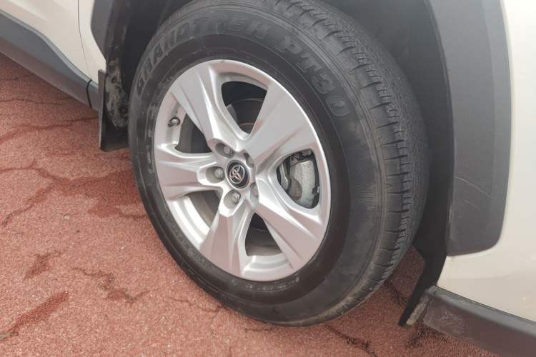 Used Toyota RAV4 2022 2.0L CVT Two-Wheel Drive Urban Edition Right Front Wheel Hub
