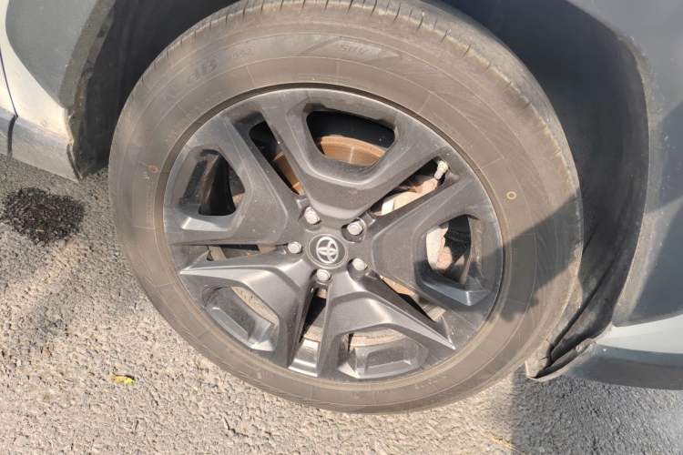 Used Toyota RAV4 2022 2.0L CVT Four-Wheel Drive Premium Edition Right Front Wheel Hub