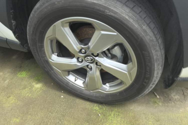Used Toyota RAV4 2022 2.0L CVT Two-Wheel Drive Fashion Edition Right Front Wheel Hub