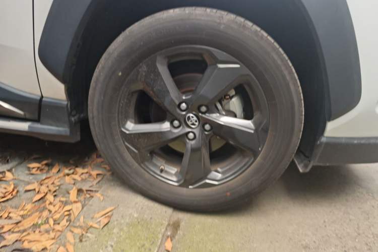 Used Toyota RAV4 2022 2.0L CVT 4x4 Style Plus Edition Right Front Wheel Hub