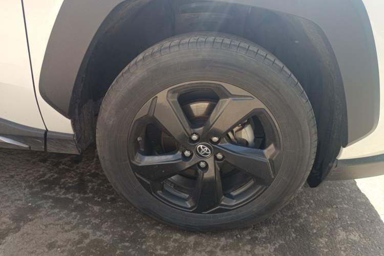 Used Toyota RAV4 2022 2.0L CVT 4x4 Style Plus Edition Right Front Wheel Hub