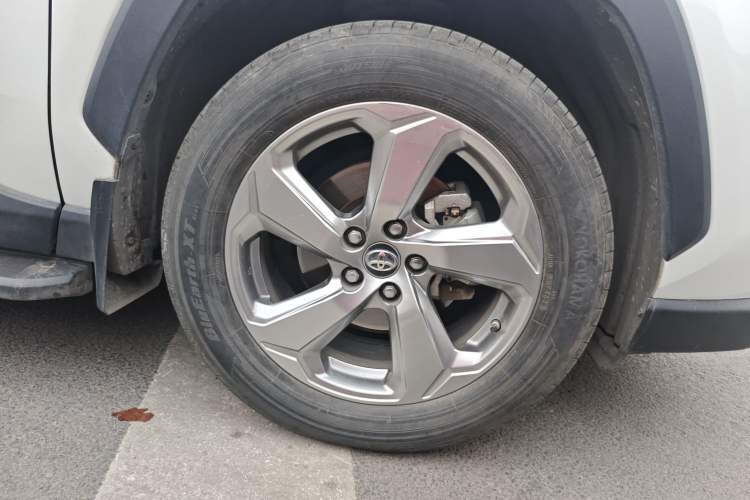 Used Toyota RAV4 2022 2.0L CVT Two-Wheel Drive Fashion Plus Edition Right Front Wheel Hub