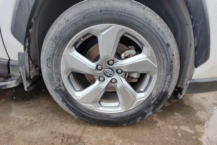 Used Toyota RAV4 2022 2.0L CVT Two-Wheel Drive Fashion Plus Edition Right Front Wheel Hub