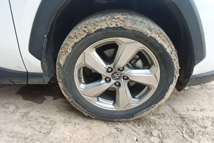 Used Toyota RAV4 2022 2.0L CVT Two-Wheel Drive Fashion Plus Edition Right Front Wheel Hub
