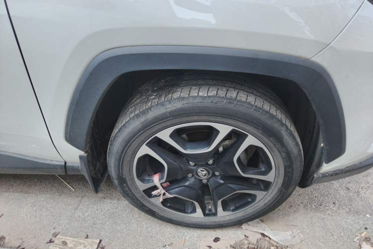 Used Toyota RAV4 2022 2.0L CVT Two-Wheel Drive Prestige Edition Right Front Wheel Hub