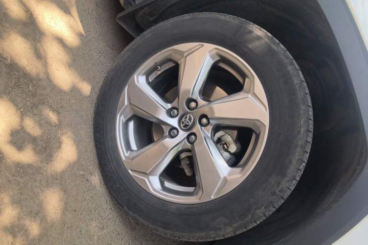 Used Toyota RAV4 2022 2.0L CVT Two-Wheel Drive Fashion Plus Edition Right Front Wheel Hub