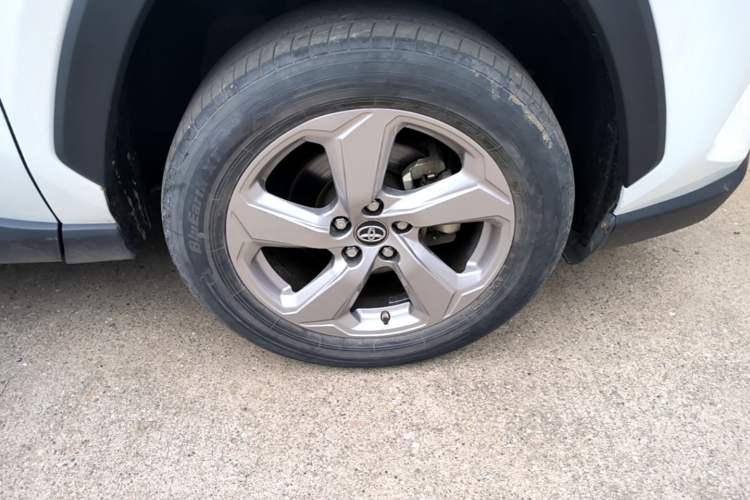 Used Toyota RAV4 2022 2.0L CVT Two-Wheel Drive Fashion Plus Edition Right Front Wheel Hub