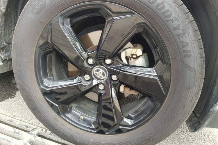 Used Toyota RAV4 2022 2.0L CVT Two-Wheel Drive Fashion Edition Right Front Wheel Hub