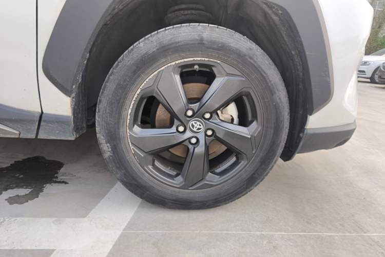 Used Toyota RAV4 2022 2.0L CVT 4x4 Style Plus Edition Right Front Wheel Hub
