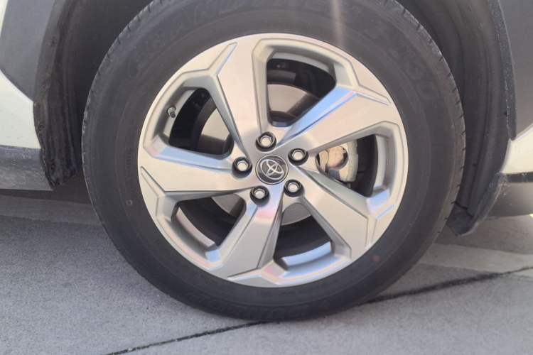 Used Toyota RAV4 2022 2.0L CVT Two-Wheel Drive Fashion Edition Right Front Wheel Hub