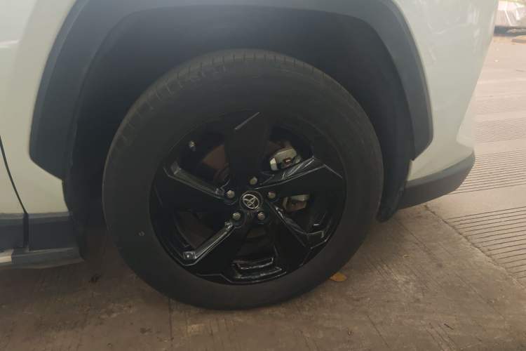 Used Toyota RAV4 2022 Dual-Engine 2.5L E-CVT Four-Wheel Drive Elite Plus Edition Right Front Wheel Hub