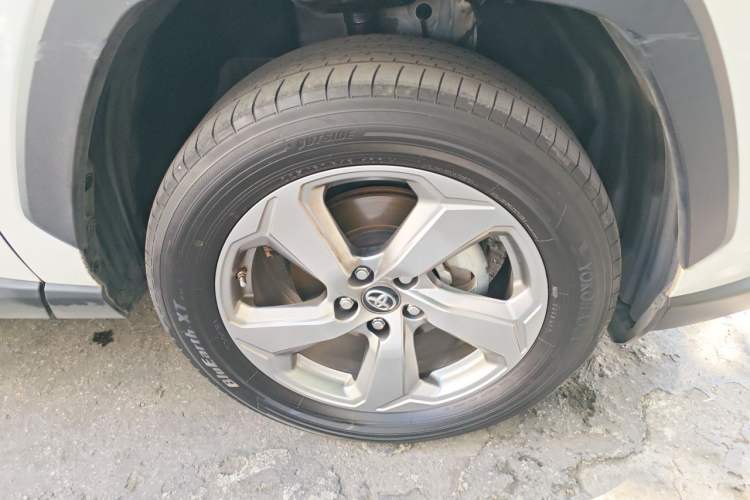 Used Toyota RAV4 2022 Dual-Engine 2.5L E-CVT Two-Wheel Drive Elite Edition Right Front Wheel Hub