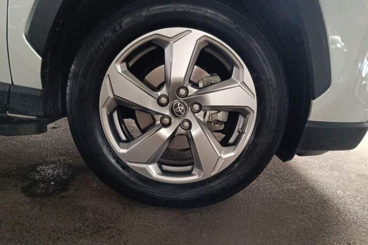 Used Toyota RAV4 2022 2.0L CVT Two-Wheel Drive Fashion Edition Right Front Wheel Hub