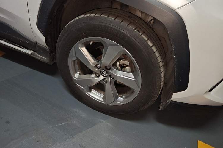 Used Toyota RAV4 2022 2.0L CVT Two-Wheel Drive Fashion Plus Edition Right Front Wheel Hub