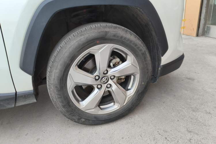 Used Toyota RAV4 2022 2.0L CVT Two-Wheel Drive Fashion Plus Edition Right Front Wheel Hub