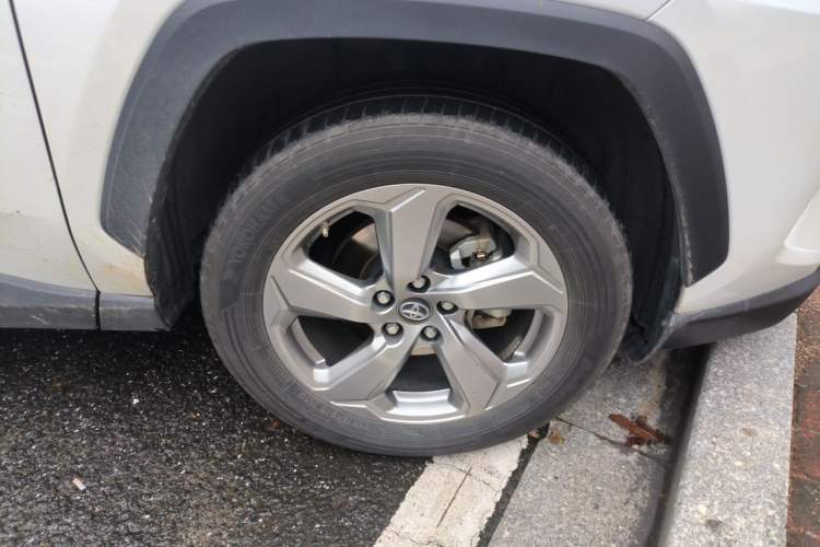 Used Toyota RAV4 2022 2.0L CVT Two-Wheel Drive Fashion Plus Edition Right Front Wheel Hub