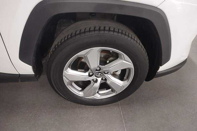 Used Toyota RAV4 2022 Dual-Engine 2.5L E-CVT Two-Wheel Drive Elite Edition Right Front Wheel Hub