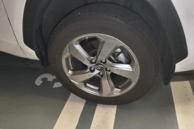Used Toyota RAV4 2022 2.0L CVT Two-Wheel Drive Fashion Plus Edition Right Front Wheel Hub