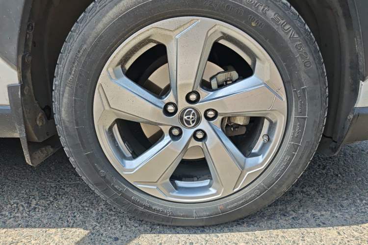 Used Toyota RAV4 2022 Dual-Engine 2.5L E-CVT Two-Wheel Drive Elite Edition Right Front Wheel Hub