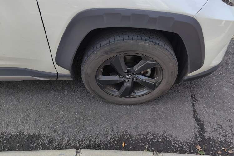 Used Toyota RAV4 2022 2.0L CVT 4x4 Style Plus Edition Right Front Wheel Hub
