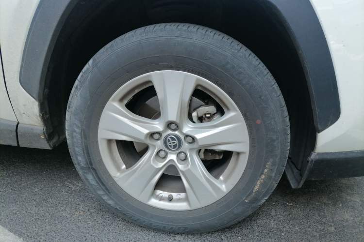 Used Toyota RAV4 2022 2.0L CVT Two-Wheel Drive Urban Edition Right Front Wheel Hub