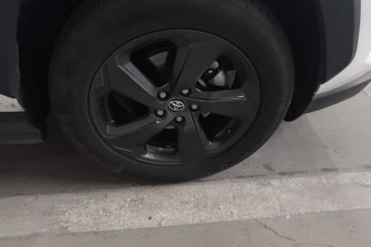 Used Toyota RAV4 2022 2.0L CVT 4x4 Style Plus Edition Right Front Wheel Hub