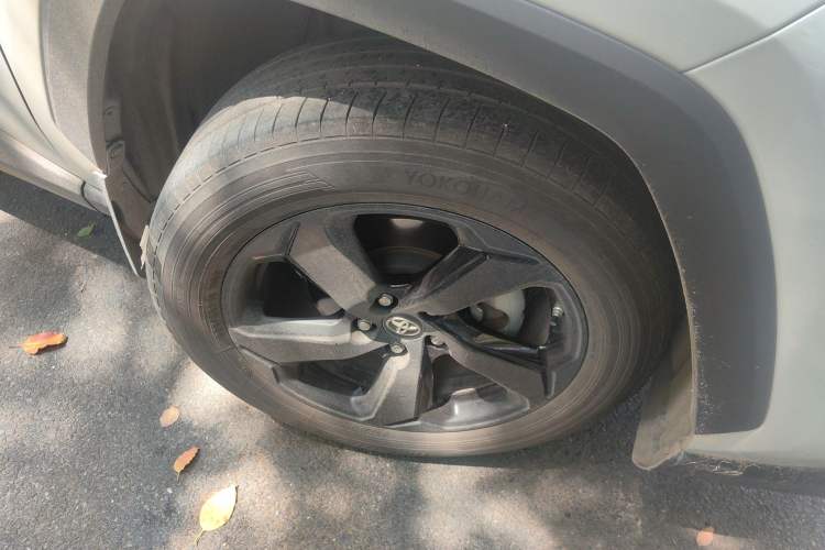 Used Toyota RAV4 2022 Dual-Engine 2.5L E-CVT Four-Wheel Drive Elite Plus Edition Right Front Wheel Hub
