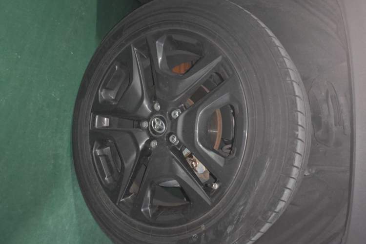 Used Toyota RAV4 2022 2.0L CVT Four-Wheel Drive Premium Edition Right Front Wheel Hub