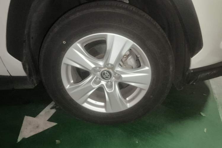 Used Toyota RAV4 2022 2.0L CVT Two-Wheel Drive Urban Edition Right Front Wheel Hub